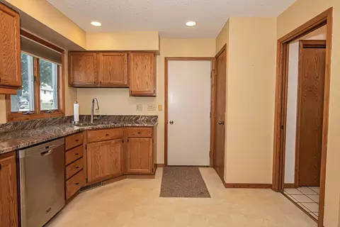 305 Regent Dr, La Crescent, MN 55947 photo 11
