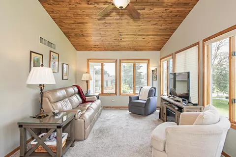 305 Regent Dr, La Crescent, MN 55947 photo 20