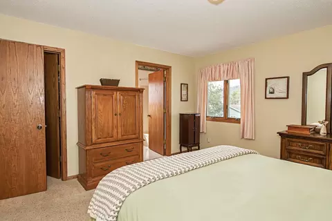 305 Regent Dr, La Crescent, MN 55947 photo 24