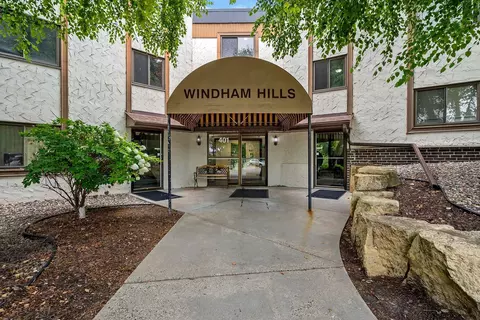 401 E Burnsville Pkwy #111, Burnsville, MN 55337