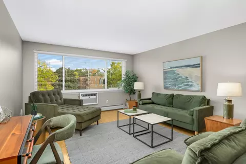 2700 W 44th St #401, Minneapolis, MN 55410