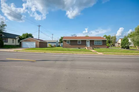 115 E 25th St, Hibbing, MN 55746
