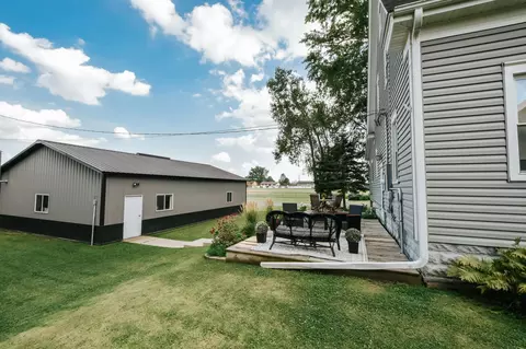 Exterior - 437 3rd Ave, Wanamingo, MN 55983 photo 4 of 9