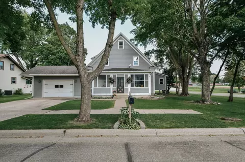 437 3rd Ave, Wanamingo, MN 55983