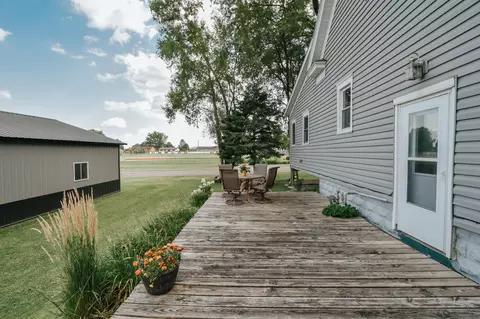 Exterior - 437 3rd Ave, Wanamingo, MN 55983 photo 6 of 9