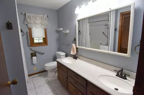 Bath - 432 E 2nd St, Argyle, MN 56713 photo 3 of 4