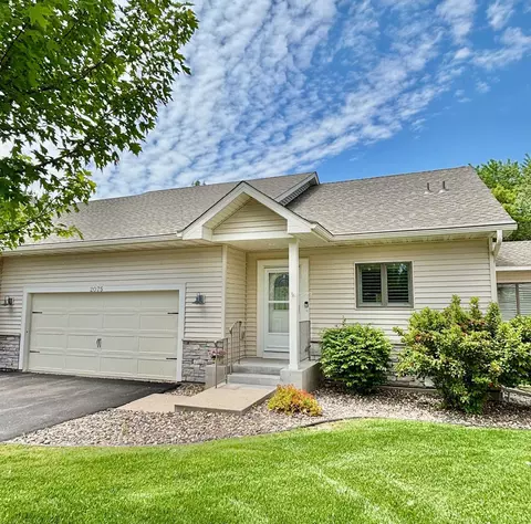 2075 Cardinal Gln, North Saint Paul, MN 55109