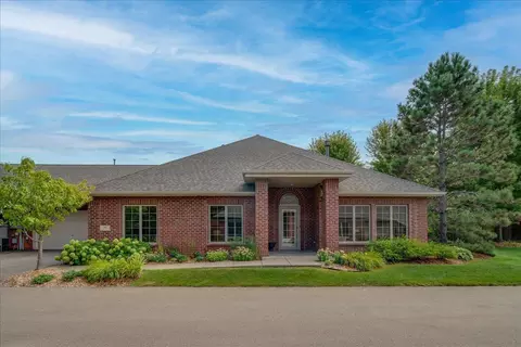77 Deerwood Ct, Hudson, WI 54016