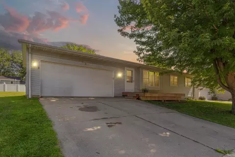 506 Miller Ln, Saint Clair, MN 56080