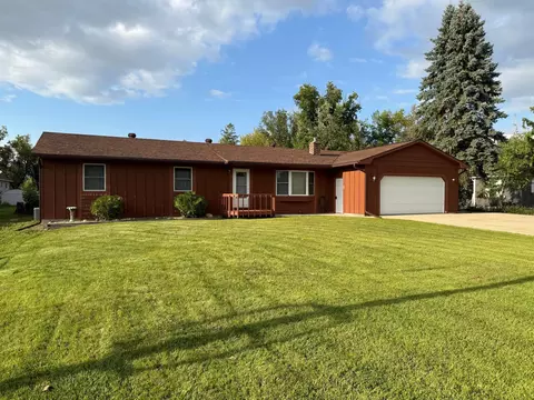 1007 2nd St SE, Roseau, MN 56751