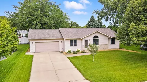 870 17th St SE, Owatonna, MN 55060