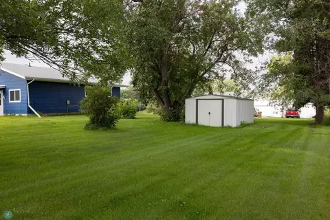 Exterior - 200 6th Ave, Arthur, ND 58006 photo 2 of 5