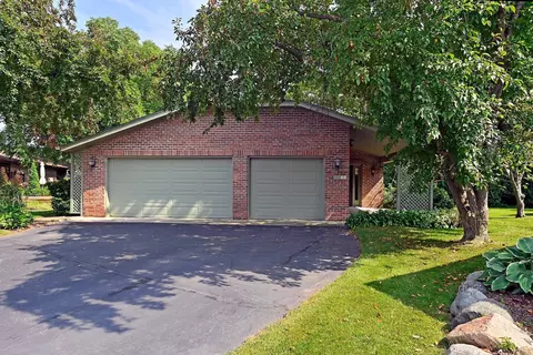 60 Inland Ln N, Plymouth, MN 55447