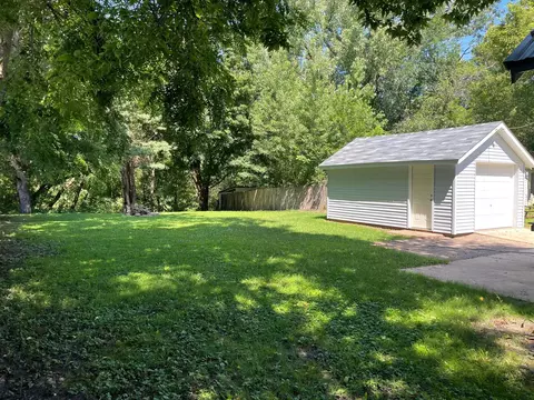 Exterior - 809 6th Ave SE, Austin, MN 55912 photo 2 of 6