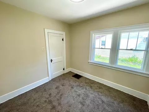 Bedroom - 809 6th Ave SE, Austin, MN 55912 photo 2 of 2