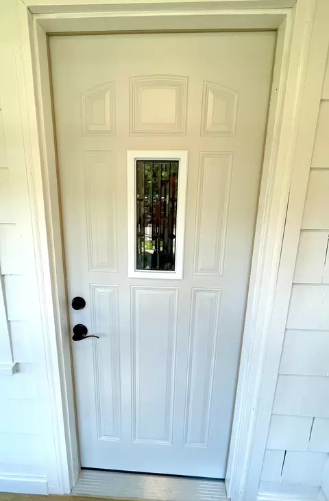 Entry Way - 809 6th Ave SE, Austin, MN 55912 photo 3 of 3