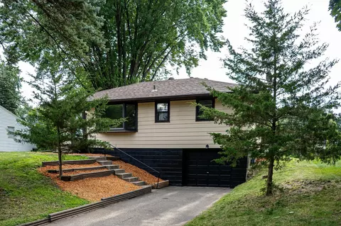 559 Granite Ave N, Oakdale, MN 55128