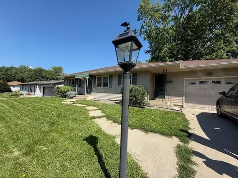 230 W 3 12 St, Waconia, MN 55387