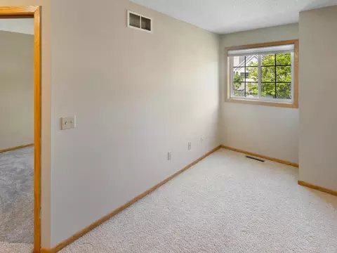 1936 Sapphire Pt #103, Eagan, MN 55122 photo 18