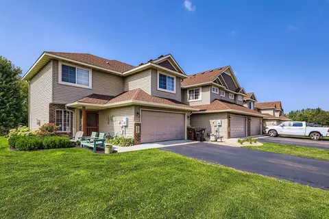 19495 Prairieview Dr, Rogers, MN 55374