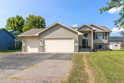 350 E Woodridge Dr, Le Center, MN 56057