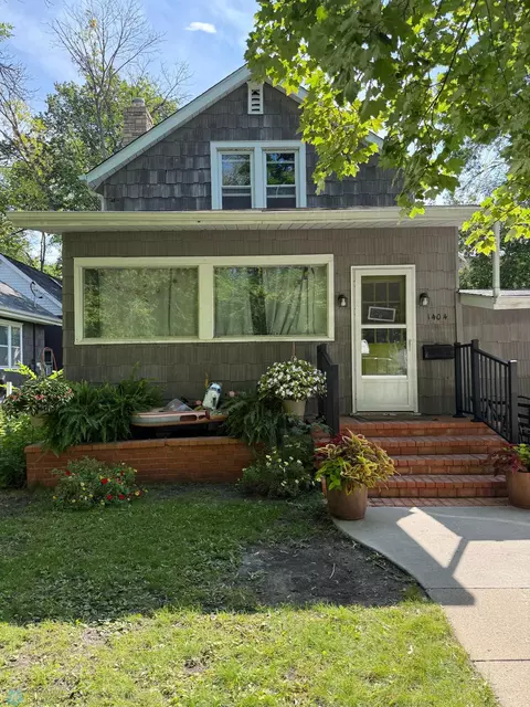 1404 7th St S, Fargo, ND 58103