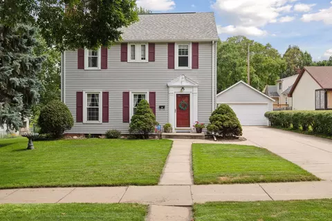 727 Holmes St S, Shakopee, MN 55379