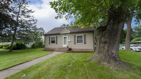 525 15th St SW, Willmar, MN 56201