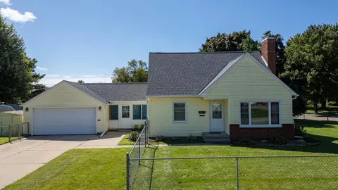 2009 W Oakland Ave, Austin, MN 55912