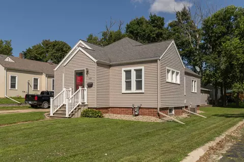 928 Bridge Ave, Albert Lea, MN 56007