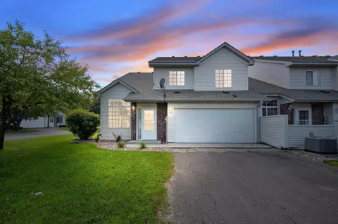 3635 Genevieve Ave N, Oakdale, MN 55128