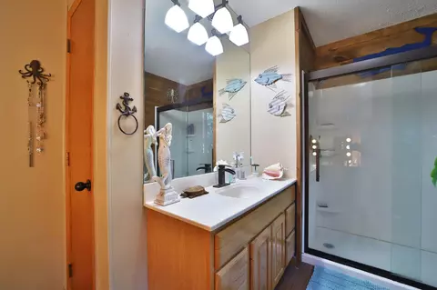 Bath - 1620 Maple St, Brainerd, MN 56401 photo 3 of 6