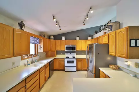 Kitchen - 1620 Maple St, Brainerd, MN 56401 photo 2 of 3