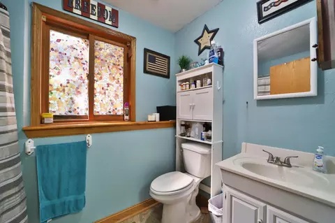 Bath - 1620 Maple St, Brainerd, MN 56401 photo 4 of 6