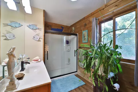 Bath - 1620 Maple St, Brainerd, MN 56401 photo 2 of 6
