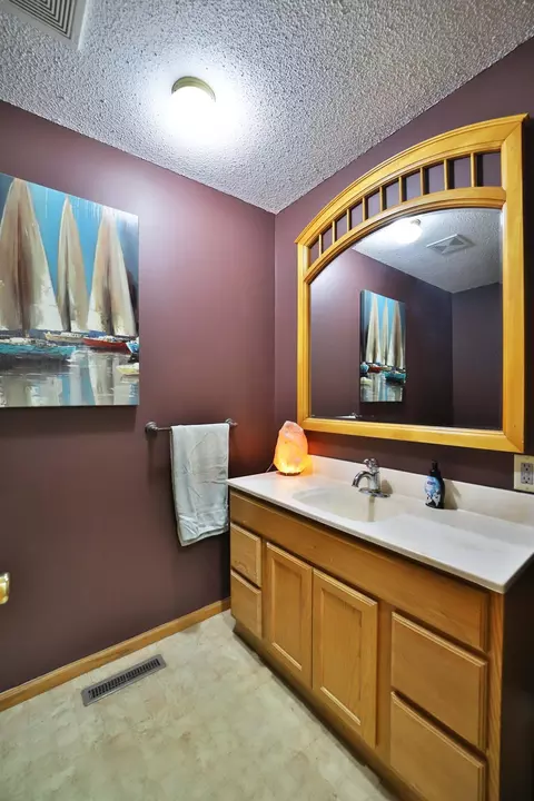 Bath - 1620 Maple St, Brainerd, MN 56401 photo 1 of 6
