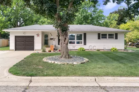 555 Maple Dr, Owatonna, MN 55060