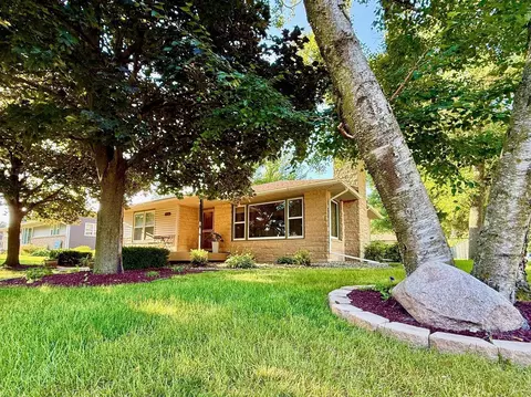 702 E Humphrey St, Lake Crystal, MN 56055