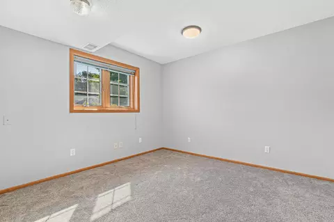 Bedroom - 1511 Meadow Ln, Maple Plain, MN 55359 photo 5 of 6