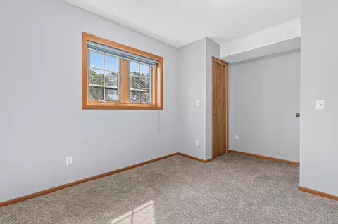 Bedroom - 1511 Meadow Ln, Maple Plain, MN 55359 photo 4 of 6