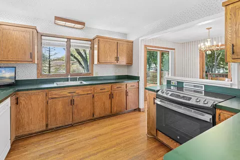 Kitchen - 1511 Meadow Ln, Maple Plain, MN 55359 photo 1 of 4