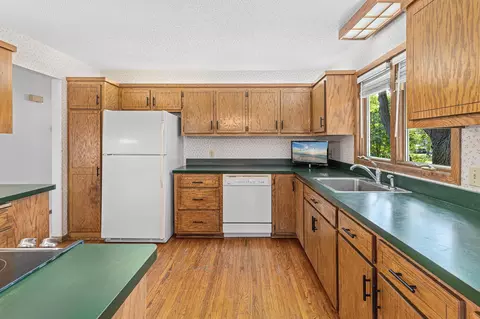Kitchen - 1511 Meadow Ln, Maple Plain, MN 55359 photo 2 of 4