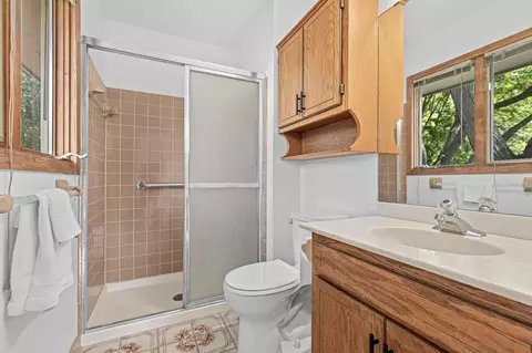 Bath - 1511 Meadow Ln, Maple Plain, MN 55359 photo 1 of 4