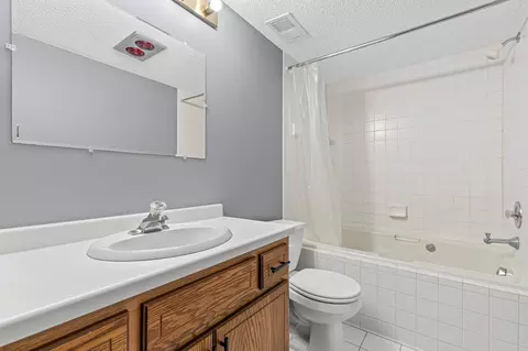 Bath - 1511 Meadow Ln, Maple Plain, MN 55359 photo 4 of 4