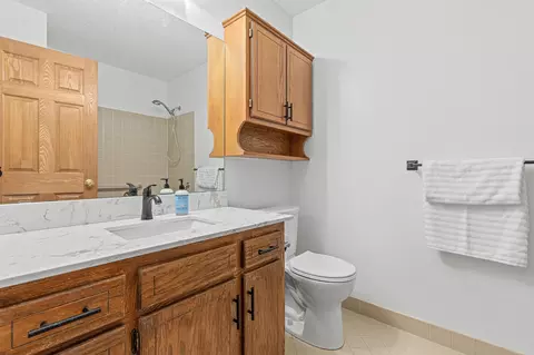 Bath - 1511 Meadow Ln, Maple Plain, MN 55359 photo 2 of 4