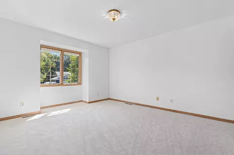 Bedroom - 1511 Meadow Ln, Maple Plain, MN 55359 photo 2 of 6