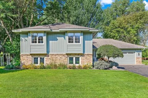 1511 Meadow Ln, Maple Plain, MN 55359