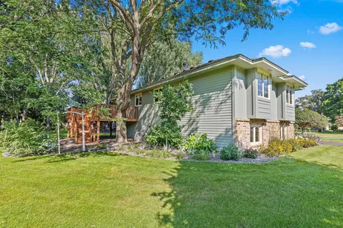 Exterior - 1511 Meadow Ln, Maple Plain, MN 55359 photo 8 of 9