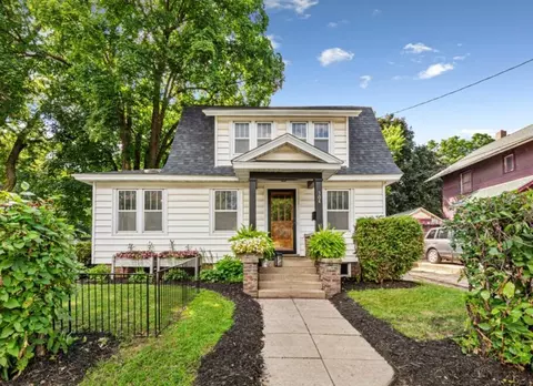 304 6th Ave NW, Faribault, MN 55021