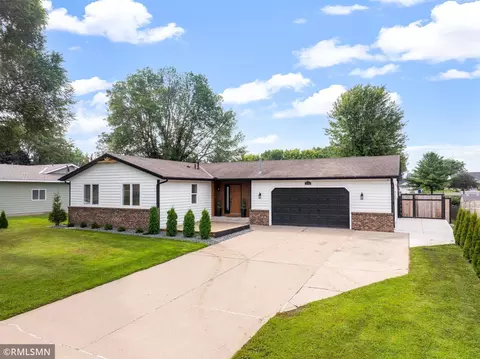2556 Onyx Dr, Shakopee, MN 55379
